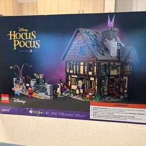NIB RETIRED Sealed Hocus Pocus Sanderson Sisters’ Cottage Set